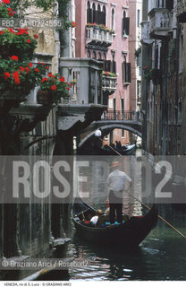 Localizzazione:..VENEZIA / S. MARCO..Oggetto:..Soggetto:..RIO DI S. LUCA / GONDOLA..Cronologia: ....Definizione Culturale:..   Autore: ..   Stile:..   Editori/Stampatori:..   Committenza:..Materia e Tecnica:..Collocazione:..Note:..BARCHE E CANALI..Riproduzione Fotografica:..Graziano Arici/Rosebud2 .Copyright:..Graziano Arici/Rosebud2 .Data:..1996..Costo:..A..