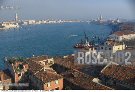 Localizzazione:..VENEZIA / DORSODURO..Oggetto:..Soggetto:..CANALE DELLA GIUDECCA.E BACINO S. MARCO..Cronologia: ....Definizione Culturale:..   Autore: ..   Stile:..   Editori/Stampatori:..   Committenza:..Materia e Tecnica:..Collocazione:..Note:..BARCHE E CANALI..Riproduzione Fotografica:..Graziano Arici/Rosebud2 .Copyright:..Graziano Arici/Rosebud2 .Data:..1995..Costo:..A..