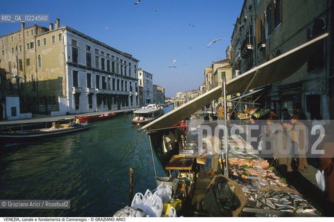 Localizzazione:..VENEZIA / CANNAREGIO..Oggetto:..Soggetto:..CANALE E FONDAMENTA DI CANNAREGIO / MERCATO PESCE..Cronologia: ....Definizione Culturale:..   Autore: ..   Stile:..   Editori/Stampatori:..   Committenza:..Materia e Tecnica:..Collocazione:..Note:..BARCHE E CANALI..Riproduzione Fotografica:..Graziano Arici/Rosebud2 .Copyright:..Graziano Arici/Rosebud2 .Data:..1995..Costo:..A..