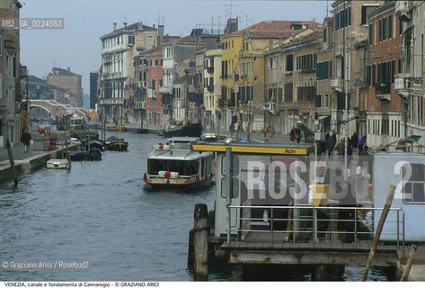 Localizzazione:..VENEZIA / CANNAREGIO..Oggetto:..Soggetto:..CANALE E FONDAMENTA DI CANNAREGIO / ACTV..Cronologia: ....Definizione Culturale:..   Autore: ..   Stile:..   Editori/Stampatori:..   Committenza:..Materia e Tecnica:..Collocazione:..Note:..BARCHE E CANALI..Riproduzione Fotografica:..Graziano Arici/Rosebud2 .Copyright:..Graziano Arici/Rosebud2 .Data:..1985..Costo:..A..