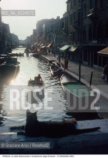 Localizzazione:..VENEZIA / CANNAREGIO..Oggetto:..Soggetto:..RIO DELLA MISERICORDIA E FONDAMENTA DEGLI ORMESINI / GATTO..Cronologia: ....Definizione Culturale:..   Autore: ..   Stile:..   Editori/Stampatori:..   Committenza:..Materia e Tecnica:..Collocazione:..Note:..BARCHE E CANALI..Riproduzione Fotografica:..Graziano Arici/Rosebud2 .Copyright:..Graziano Arici/Rosebud2 .Data:..1995..Costo:..A..