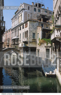 Localizzazione:..VENEZIA / CANNAREGIO..Oggetto:..Soggetto:..RIO DI S. CANCIANO / WIDMAN..Cronologia: ....Definizione Culturale:..   Autore: ..   Stile:..   Editori/Stampatori:..   Committenza:..Materia e Tecnica:..Collocazione:..Note:..BARCHE E CANALI..Riproduzione Fotografica:..Graziano Arici/Rosebud2 .Copyright:..Graziano Arici/Rosebud2 .Data:..1995..Costo:..A..