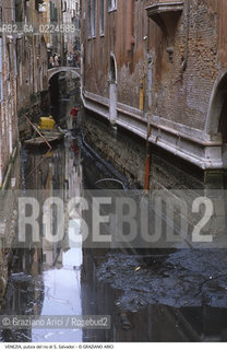 Localizzazione:..VENEZIA / S. MARCO..Oggetto:..Soggetto:..RIO DI S. SALVADOR / SCAVO DEI RII PULIZIA..Cronologia: ....Definizione Culturale:..   Autore: ..   Stile:..   Editori/Stampatori:..   Committenza:..Materia e Tecnica:..Collocazione:..Note:..BARCHE E CANALI..Riproduzione Fotografica:..Graziano Arici/Rosebud2 .Copyright:..Graziano Arici/Rosebud2 .Data:..1996..Costo:..A..