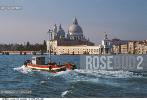 Localizzazione:..VENEZIA / DORSODURO..Oggetto:..Soggetto:..CANALE DELLA GIUDECCA PUNTA DELLA DOGANA..Cronologia: ....Definizione Culturale:..   Autore: ..   Stile:..   Editori/Stampatori:..   Committenza:..Materia e Tecnica:..Collocazione:..Note:..BARCHE E CANALI..Riproduzione Fotografica:..Graziano Arici/Rosebud2 .Copyright:..Graziano Arici/Rosebud2 .Data:..1985..Costo:..A..