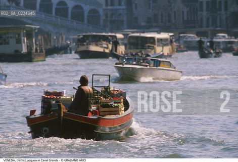 Localizzazione:..VENEZIA..Oggetto:..TRAFFICO ACQUEO IN CANAL GRANDE VAPORETTI BARCA DA TRASPORTO..Cronologia: ....Definizione Culturale:..   Autore: ..   Stile:..   Editori/Stampatori:..   Committenza:..Materia e Tecnica:..Collocazione:..Note:..BARCHE E CANALI..Riproduzione Fotografica:..Graziano Arici/Rosebud2 .Copyright:..Graziano Arici/Rosebud2 .Data:..1990..Costo:..A..