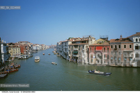 Localizzazione:..VENEZIA..Oggetto:..CANAL GRANDE DA CA FOSCARI..Cronologia: ....Definizione Culturale:..   Autore: ..   Stile:..   Editori/Stampatori:..   Committenza:..Materia e Tecnica:..Collocazione:..Note:..BARCHE E CANALI..Riproduzione Fotografica:..Graziano Arici/Rosebud2 .Copyright:..Graziano Arici/Rosebud2 .Data:..1995..Costo:..A..