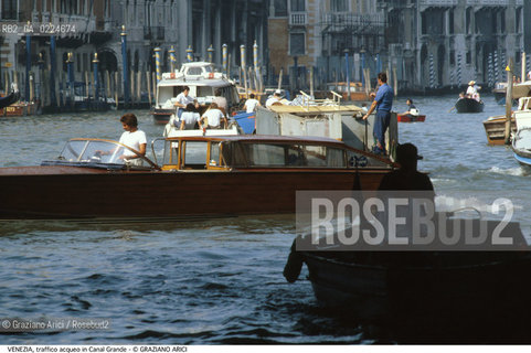 Localizzazione:..VENEZIA..Oggetto:..TRAFFICO ACQUEO IN CANAL GRANDE..Cronologia: ....Definizione Culturale:..   Autore: ..   Stile:..   Editori/Stampatori:..   Committenza:..Materia e Tecnica:..Collocazione:..Note:..BARCHE E CANALI..Riproduzione Fotografica:..Graziano Arici/Rosebud2 .Copyright:..Graziano Arici/Rosebud2 .Data:..1995..Costo:..A..