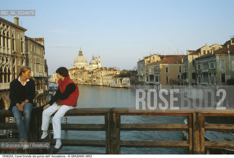 Localizzazione:..VENEZIA / DORSODURO..Oggetto:..CANAL GRANDE SALUTE GIOVANI PONTE DELL ACCADEMIA..Cronologia: ....Definizione Culturale:..   Autore: ..   Stile:..   Editori/Stampatori:..   Committenza:..Materia e Tecnica:..Collocazione:..Note:..BARCHE E CANALI..Riproduzione Fotografica:..Graziano Arici/Rosebud2 .Copyright:..Graziano Arici/Rosebud2 .Data:..1995..Costo:..A..