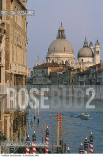 Localizzazione:..VENEZIA / DORSODURO..Oggetto:..CANAL GRANDE VERSO LA SALUTE..Cronologia: ....Definizione Culturale:..   Autore: ..   Stile:..   Editori/Stampatori:..   Committenza:..Materia e Tecnica:..Collocazione:..Note:..BARCHE E CANALI..Riproduzione Fotografica:..Graziano Arici/Rosebud2 .Copyright:..Graziano Arici/Rosebud2 .Data:..1995..Costo:..A..