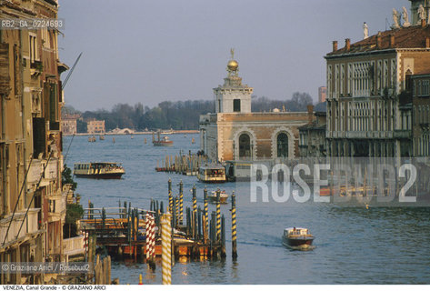 Localizzazione:..VENEZIA..Oggetto:..Soggetto:..CANAL GRANDE VERSO LA PUNTA DELLA DOGANA..Cronologia: ....Definizione Culturale:..   Autore: ..   Stile:..   Editori/Stampatori:..   Committenza:..Materia e Tecnica:..Collocazione:..Note:..BARCHE E CANALI..Riproduzione Fotografica:..Graziano Arici/Rosebud2 .Copyright:..Graziano Arici/Rosebud2 .Data:..1995..Costo:..A..