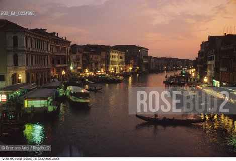 Localizzazione:..VENEZIA / S. MARCO..Oggetto:..Soggetto:..CANAL GRANDE GONDOLA TRAMONTO..Cronologia: ....Definizione Culturale:..   Autore: ..   Stile:..   Editori/Stampatori:..   Committenza:..Materia e Tecnica:..Collocazione:..Note:..BARCHE E CANALI..Riproduzione Fotografica:..Graziano Arici/Rosebud2 .Copyright:..Graziano Arici/Rosebud2 .Data:..1995..Costo:..A..