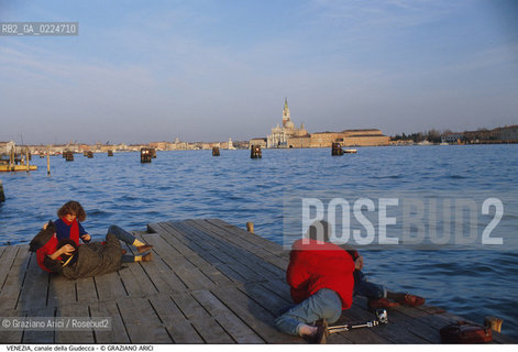 Localizzazione:..VENEZIA..Oggetto:..Soggetto:..CANALE DELLA GIUDECCA DALLE ZATTERE E BACINO S. MARCO..Cronologia: ....Definizione Culturale:..   Autore: ..   Stile:..   Editori/Stampatori:..   Committenza:..Materia e Tecnica:..Collocazione:..Note:..BARCHE E CANALI..Riproduzione Fotografica:..Graziano Arici/Rosebud2 .Copyright:..Graziano Arici/Rosebud2 .Data:..1995..Costo:..A..
