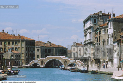Localizzazione:..VENEZIA / CANNAREGIO..Oggetto:..Soggetto:..CANALE DI CANNAREGIO E PONTE DEI TRE ARCHI..Cronologia: ....Definizione Culturale:..   Autore: ..   Stile:..   Editori/Stampatori:..   Committenza:..Materia e Tecnica:..Collocazione:..Note:..BARCHE E CANALI..Riproduzione Fotografica:..Graziano Arici/Rosebud2 .Copyright:..Graziano Arici/Rosebud2 .Data:..1995..Costo:..A..