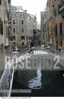Localizzazione:..VENEZIA / S. MARCO..Oggetto:..Soggetto:..RIO DAL PONTE DEI BARETERI NEVE..Cronologia: ....Definizione Culturale:..   Autore: ..   Stile:..   Editori/Stampatori:..   Committenza:..Materia e Tecnica:..Collocazione:..Note:..BARCHE E CANALI..Riproduzione Fotografica:..Graziano Arici/Rosebud2 .Copyright:..Graziano Arici/Rosebud2 .Data:..1995..Costo:..A..