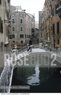 Localizzazione:..VENEZIA / S. MARCO..Oggetto:..Soggetto:..RIO DAL PONTE DEI BARETERI NEVE..Cronologia: ....Definizione Culturale:..   Autore: ..   Stile:..   Editori/Stampatori:..   Committenza:..Materia e Tecnica:..Collocazione:..Note:..BARCHE E CANALI..Riproduzione Fotografica:..Graziano Arici/Rosebud2 .Copyright:..Graziano Arici/Rosebud2 .Data:..1995..Costo:..A..