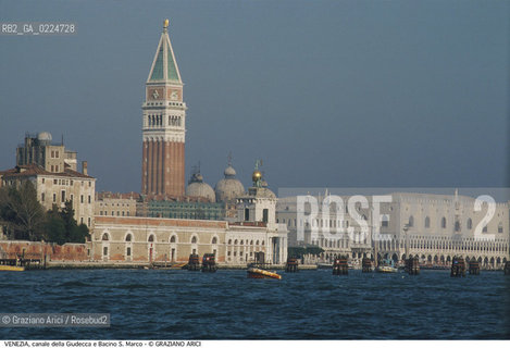 Localizzazione:..VENEZIA..Oggetto:..Soggetto:..CANALE DELLA GIUDECCA E BACINO S. MARCO / PUNTA DELLA SALUTE PALAZZO DUCALE..Cronologia: ....Definizione Culturale:..   Autore: ..   Stile:..   Editori/Stampatori:..   Committenza:..Materia e Tecnica:..Collocazione:..Note:..BARCHE E CANALI..Riproduzione Fotografica:..Graziano Arici/Rosebud2 .Copyright:..Graziano Arici/Rosebud2 .Data:..1995..Costo:..A..