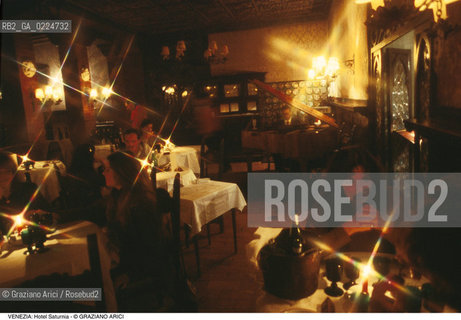 Localizzazione:..VENEZIA / S. MARCO..Oggetto:..Soggetto:..HOTEL SATURNIA / SALA DA PRANZO..Cronologia: ....Definizione Culturale:..   Autore: ..   Stile:..   Editori/Stampatori:..   Committenza:..Materia e Tecnica:..Collocazione:..Note:..ALBERGHI..Riproduzione Fotografica:..Graziano Arici/Rosebud2 .Copyright:..Graziano Arici/Rosebud2 .Data:..1990..Costo:..A..