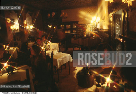 Localizzazione:..VENEZIA / S. MARCO..Oggetto:..Soggetto:..HOTEL SATURNIA / SALA DA PRANZO..Cronologia: ....Definizione Culturale:..   Autore: ..   Stile:..   Editori/Stampatori:..   Committenza:..Materia e Tecnica:..Collocazione:..Note:..ALBERGHI..Riproduzione Fotografica:..Graziano Arici/Rosebud2 .Copyright:..Graziano Arici/Rosebud2 .Data:..1990..Costo:..A..