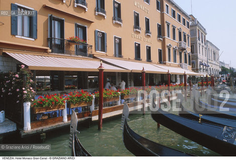 Localizzazione:..VENEZIA / S. MARCO..Oggetto:..Soggetto:..HOTEL MONACO GRAN CANAL / GONDOLE..Cronologia: ..XIX SECOLO..Definizione Culturale:..   Autore: ..   Stile:..   Editori/Stampatori:..   Committenza:..Materia e Tecnica:..Collocazione:..Note:..ALBERGHI..Riproduzione Fotografica:..Graziano Arici/Rosebud2 .Copyright:..Graziano Arici/Rosebud2 .Data:..1990..Costo:..A..