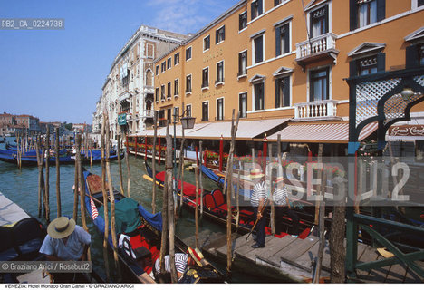 Localizzazione:..VENEZIA / S. MARCO..Oggetto:..Soggetto:..HOTEL MONACO GRAN CANAL / GONDOLE CANAL GRANDE..Cronologia: ..XIX SECOLO..Definizione Culturale:..   Autore: ..   Stile:..   Editori/Stampatori:..   Committenza:..Materia e Tecnica:..Collocazione:..Note:..ALBERGHI..Riproduzione Fotografica:..Graziano Arici/Rosebud2 .Copyright:..Graziano Arici/Rosebud2 .Data:..1990..Costo:..A..