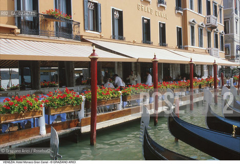 Localizzazione:..VENEZIA / S. MARCO..Oggetto:..Soggetto:..HOTEL MONACO GRAN CANAL / GONDOLE..Cronologia: ..XIX SECOLO..Definizione Culturale:..   Autore: ..   Stile:..   Editori/Stampatori:..   Committenza:..Materia e Tecnica:..Collocazione:..Note:..ALBERGHI..Riproduzione Fotografica:..Graziano Arici/Rosebud2 .Copyright:..Graziano Arici/Rosebud2 .Data:..1990..Costo:..A..