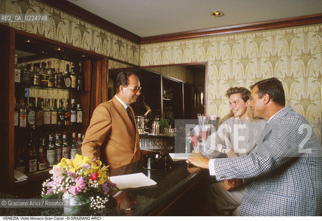 Localizzazione:..VENEZIA / S. MARCO..Oggetto:..Soggetto:..HOTEL MONACO GRAN CANAL / BAR..Cronologia: ....Definizione Culturale:..   Autore: ..   Stile:..   Editori/Stampatori:..   Committenza:..Materia e Tecnica:..Collocazione:..Note:..ALBERGHI..Riproduzione Fotografica:..Graziano Arici/Rosebud2 .Copyright:..Graziano Arici/Rosebud2 .Data:..1990..Costo:..A..