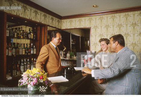 Localizzazione:..VENEZIA / S. MARCO..Oggetto:..Soggetto:..HOTEL MONACO GRAN CANAL / BAR..Cronologia: ....Definizione Culturale:..   Autore: ..   Stile:..   Editori/Stampatori:..   Committenza:..Materia e Tecnica:..Collocazione:..Note:..ALBERGHI..Riproduzione Fotografica:..Graziano Arici/Rosebud2 .Copyright:..Graziano Arici/Rosebud2 .Data:..1990..Costo:..A..
