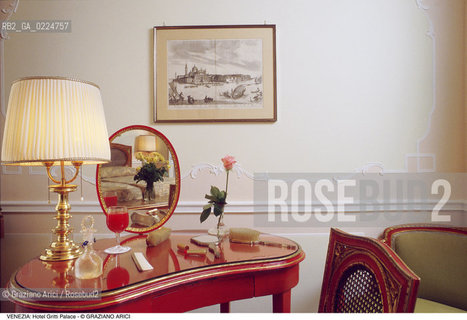 Localizzazione:..VENEZIA / S. MARCO..Oggetto:..Soggetto:..HOTEL GRITTI PALACE / STANZA..Cronologia: ....Definizione Culturale:..   Autore: ..   Stile:..   Editori/Stampatori:..   Committenza:..Materia e Tecnica:..Collocazione:..Note:..ALBERGHI..Riproduzione Fotografica:..Graziano Arici/Rosebud2 .Copyright:..Graziano Arici/Rosebud2 .Data:..1990..Costo:..A..