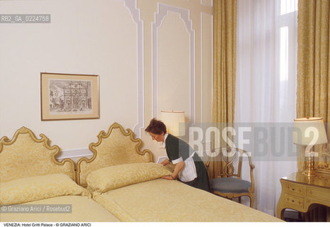 Localizzazione:..VENEZIA / S. MARCO..Oggetto:..Soggetto:..HOTEL GRITTI PALACE / STANZA DA LETTO / GOVERNANTE..Cronologia: ....Definizione Culturale:..   Autore: ..   Stile:..   Editori/Stampatori:..   Committenza:..Materia e Tecnica:..Collocazione:..Note:..ALBERGHI..Riproduzione Fotografica:..Graziano Arici/Rosebud2 .Copyright:..Graziano Arici/Rosebud2 .Data:..1990..Costo:..A..