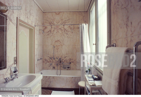 Localizzazione:..VENEZIA / S. MARCO..Oggetto:..Soggetto:..HOTEL GRITTI PALACE / BAGNO..Cronologia: ....Definizione Culturale:..   Autore: ..   Stile:..   Editori/Stampatori:..   Committenza:..Materia e Tecnica:..Collocazione:..Note:..ALBERGHI..Riproduzione Fotografica:..Graziano Arici/Rosebud2 .Copyright:..Graziano Arici/Rosebud2 .Data:..1990..Costo:..A..