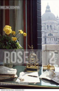 Localizzazione:..VENEZIA / S. MARCO..Oggetto:..Soggetto:..HOTEL GRITTI PALACE / SUITE ERNEST HEMINGWAY / WOODY ALLEN / SALUTE..Cronologia: ....Definizione Culturale:..   Autore: ..   Stile:..   Editori/Stampatori:..   Committenza:..Materia e Tecnica:..Collocazione:..Note:..ALBERGHI..Riproduzione Fotografica:..Graziano Arici/Rosebud2 .Copyright:..Graziano Arici/Rosebud2 .Data:..1990..Costo:..A..