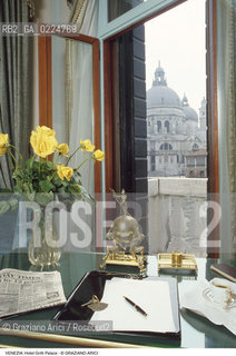 Localizzazione:..VENEZIA / S. MARCO..Oggetto:..Soggetto:..HOTEL GRITTI PALACE / SUITE ERNEST HEMINGWAY / WOODY ALLEN / SALUTE..Cronologia: ....Definizione Culturale:..   Autore: ..   Stile:..   Editori/Stampatori:..   Committenza:..Materia e Tecnica:..Collocazione:..Note:..ALBERGHI..Riproduzione Fotografica:..Graziano Arici/Rosebud2 .Copyright:..Graziano Arici/Rosebud2 .Data:..1990..Costo:..A..