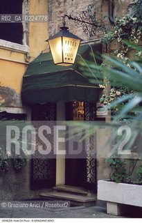 Localizzazione:..VENEZIA / S. MARCO..Oggetto:..Soggetto:..HOTEL DO POZZI..Cronologia: ....Definizione Culturale:..   Autore: ..   Stile:..   Editori/Stampatori:..   Committenza:..Materia e Tecnica:..Collocazione:..Note:..ALBERGHI..Riproduzione Fotografica:..Graziano Arici/Rosebud2 .Copyright:..Graziano Arici/Rosebud2 .Data:..1990..Costo:..A..