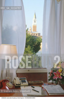 Localizzazione:..VENEZIA / DORSODURO / ISOLA DELLA GIUDECCA..Oggetto:..Soggetto:..HOTEL CIPRIANI / STANZA / S. GIORGIO..Cronologia: ....Definizione Culturale:..   Autore: ..   Stile:..   Editori/Stampatori:..   Committenza:..Materia e Tecnica:..Collocazione:..Note:..ALBERGHI..Riproduzione Fotografica:..Graziano Arici/Rosebud2 .Copyright:..Graziano Arici/Rosebud2 .Data:..1990..Costo:..A..