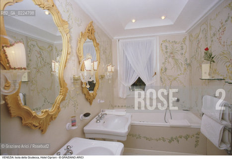 Localizzazione:..VENEZIA / DORSODURO / ISOLA DELLA GIUDECCA..Oggetto:..Soggetto:..HOTEL CIPRIANI / BAGNO..Cronologia: ....Definizione Culturale:..   Autore: ..   Stile:..   Editori/Stampatori:..   Committenza:..Materia e Tecnica:..Collocazione:..Note:..ALBERGHI..Riproduzione Fotografica:..Graziano Arici/Rosebud2 .Copyright:..Graziano Arici/Rosebud2 .Data:..1990..Costo:..A..
