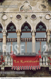 Localizzazione:..VENEZIA / CASTELLO..Oggetto:..Soggetto:..HOTEL LA RESIDENZA..Cronologia: ..XIV SECOLO..Definizione Culturale:..   Autore: ..   Stile:..GOTICO..   Editori/Stampatori:..   Committenza:..Materia e Tecnica:..Collocazione:..Note:..ALBERGHI PALAZZO GRITTI MOROSINI BADOER..Riproduzione Fotografica:..Graziano Arici/Rosebud2 .Copyright:..Graziano Arici/Rosebud2 .Data:..1988..Costo:..A..