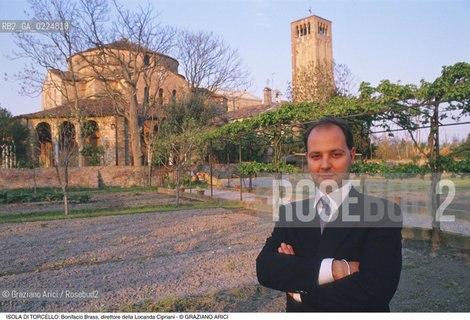 Localizzazione:..VENEZIA / ISOLA DI TORCELLO..Oggetto:..Soggetto:..BONIFACIO BRASS / DIRETTORE DELLA LOCANDA CIPRIANI / S. FOSCA..Cronologia: ....Definizione Culturale:..   Autore: ..   Stile:....   Editori/Stampatori:..   Committenza:..Materia e Tecnica:..Collocazione:..Note:..ALBERGHI HOTEL..Riproduzione Fotografica:..Graziano Arici/Rosebud2 .Copyright:..Graziano Arici/Rosebud2 .Data:..1988..Costo:..A..
