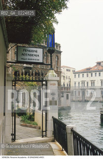 Localizzazione:..VENEZIA / DORSODURO..Oggetto:..Soggetto:..PENSIONE ACCADEMIA VILLA MARAVEGE..Cronologia: ..XIX SECOLO..Definizione Culturale:..   Autore: ..   Stile:....   Editori/Stampatori:..   Committenza:..Materia e Tecnica:..Collocazione:..Note:..ALBERGHI HOTEL CASA MAINELLA..Riproduzione Fotografica:..Graziano Arici/Rosebud2 .Copyright:..Graziano Arici/Rosebud2 .Data:..1988..Costo:..A..