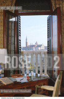 Localizzazione:..VENEZIA / CASTELLO..Oggetto:..Soggetto:..HOTEL DANIELI STANZA / S. GIORGIO..Cronologia: ....Definizione Culturale:..   Autore: ..   Stile:..   Editori/Stampatori:..   Committenza:..Materia e Tecnica:..Collocazione:..Note:..PALAZZO DANDOLO ALBERGHI..Riproduzione Fotografica:..Graziano Arici/Rosebud2 .Copyright:..Graziano Arici/Rosebud2 .Data:..1988..Costo:..A..