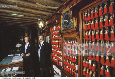 Localizzazione:..VENEZIA / CASTELLO..Oggetto:..Soggetto:..HOTEL DANIELI PORTINERIA RECEPTION PORTIERI..Cronologia: ....Definizione Culturale:..   Autore: ..   Stile:..   Editori/Stampatori:..   Committenza:..Materia e Tecnica:..Collocazione:..Note:..PALAZZO DANDOLO ALBERGHI..Riproduzione Fotografica:..Graziano Arici/Rosebud2 .Copyright:..Graziano Arici/Rosebud2 .Data:..1988..Costo:..A..