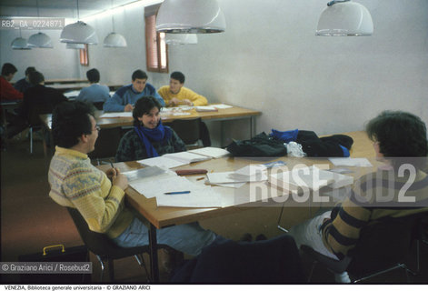 Localizzazione:..VENEZIA / DORSODURO..Oggetto:..Soggetto:..BIBLIOTECA GENERALE UNIVERSITARIA / SALA DI LETTURA STUDENTI / PALAZZO BERNARDO UNIVERSITA..Cronologia: ....Definizione Culturale:..   Autore: ....   Stile: ..   Editori/Stampatori:..   Committenza:..Materia e Tecnica:..Collocazione:..Note:..MONUMENTALE..Riproduzione Fotografica:..Graziano Arici/Rosebud2 .Copyright:..Graziano Arici/Rosebud2 .Data:..1995..Costo:..A..