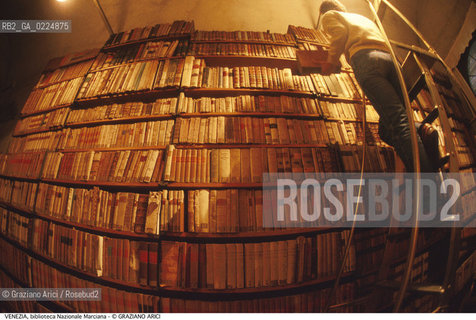 Localizzazione:..VENEZIA / S. MARCO..Oggetto:..Soggetto:..BIBLIOTECA NAZIONALE MARCIANA / DEPOSITO LIBRI ..Cronologia: ....Definizione Culturale:..   Autore: ....   Stile: ..   Editori/Stampatori:..   Committenza:..Materia e Tecnica:..Collocazione:..Note:..MONUMENTALE..Riproduzione Fotografica:..Graziano Arici/Rosebud2 .Copyright:..Graziano Arici/Rosebud2 .Data:..1995..Costo:..A..