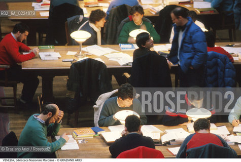 Localizzazione:..VENEZIA / S. MARCO..Oggetto:..Soggetto:..BIBLIOTECA NAZIONALE MARCIANA / SALA DI LETTURA..Cronologia: ....Definizione Culturale:..   Autore: ....   Stile: ..   Editori/Stampatori:..   Committenza:..Materia e Tecnica:..Collocazione:..Note:..MONUMENTALE..Riproduzione Fotografica:..Graziano Arici/Rosebud2 .Copyright:..Graziano Arici/Rosebud2 .Data:..1995..Costo:..A..