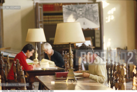 Localizzazione:..VENEZIA / S. MARCO..Oggetto:..Soggetto:..ISOLA DI S. GIORGIO MAGGIORE / BIBLIOTECA DELLA FONDAZIONE GIORGIO CINI / SALA DI LETTURA..Cronologia: ....Definizione Culturale:..   Autore: ....   Stile: ..   Editori/Stampatori:..   Committenza:..Materia e Tecnica:..Collocazione:..Note:..MONUMENTALE..Riproduzione Fotografica:..Graziano Arici/Rosebud2 .Copyright:..Graziano Arici/Rosebud2 .Data:..1995..Costo:..A..