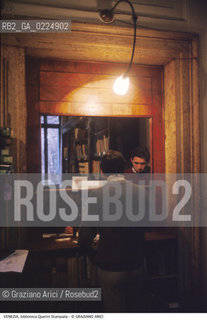 Localizzazione:..VENEZIA / CASTELLO..Oggetto:..Soggetto:..BIBLIOTECA QUERINI STAMPALIA / SPORTELLO CONSEGNA LIBRI..Cronologia: ....Definizione Culturale:..   Autore: ....   Stile: ..   Editori/Stampatori:..   Committenza:..Materia e Tecnica:..Collocazione:..Note:..MONUMENTALE..Riproduzione Fotografica:..Graziano Arici/Rosebud2 .Copyright:..Graziano Arici/Rosebud2 .Data:..1995..Costo:..A..