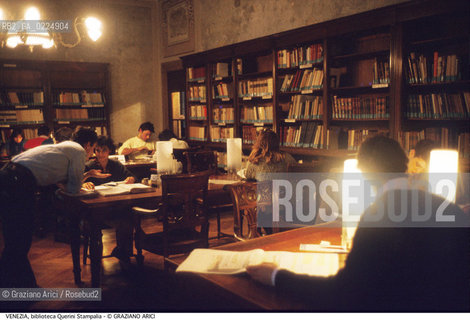 Localizzazione:..VENEZIA / CASTELLO..Oggetto:..Soggetto:..BIBLIOTECA QUERINI STAMPALIA / SALA DI LETTURA STUDENTI..Cronologia: ....Definizione Culturale:..   Autore: ....   Stile: ..   Editori/Stampatori:..   Committenza:..Materia e Tecnica:..Collocazione:..Note:..MONUMENTALE..Riproduzione Fotografica:..Graziano Arici/Rosebud2 .Copyright:..Graziano Arici/Rosebud2 .Data:..1995..Costo:..A..
