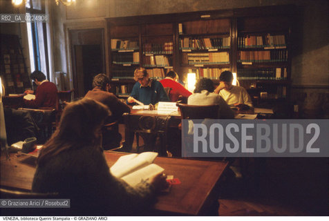 Localizzazione:..VENEZIA / CASTELLO..Oggetto:..Soggetto:..BIBLIOTECA QUERINI STAMPALIA / SALA DI LETTURA STUDENTI..Cronologia: ....Definizione Culturale:..   Autore: ....   Stile: ..   Editori/Stampatori:..   Committenza:..Materia e Tecnica:..Collocazione:..Note:..MONUMENTALE..Riproduzione Fotografica:..Graziano Arici/Rosebud2 .Copyright:..Graziano Arici/Rosebud2 .Data:..1995..Costo:..A..