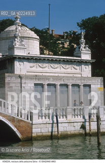 Localizzazione:..VENEZIA / S. MARCO..Oggetto:..Soggetto:..RESTAURO DELLA PALAZZINA SELVA / COPERTURA ..Cronologia: ..XIX SECOLO..Definizione Culturale:..   Autore: ..LORENZO SANTI....   Stile:..NEOCLASSICO ..   Editori/Stampatori:..   Committenza:..Materia e Tecnica:..Collocazione:..Note:..MONUMENTALE ARREDO URBANO..Riproduzione Fotografica:..Graziano Arici/Rosebud2 .Copyright:..Graziano Arici/Rosebud2 .Data:..1995..Costo:..A..