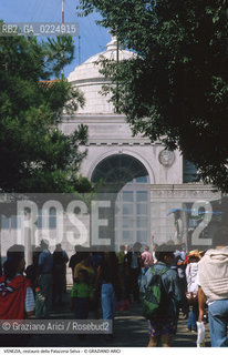 Localizzazione:..VENEZIA / S. MARCO..Oggetto:..Soggetto:..RESTAURO DELLA PALAZZINA SELVA / COPERTURA ..Cronologia: ....Definizione Culturale:..   Autore: ....   Stile: ..   Editori/Stampatori:..   Committenza:..Materia e Tecnica:..Collocazione:..Note:..MONUMENTALE ARREDO URBANO..Riproduzione Fotografica:..Graziano Arici/Rosebud2 .Copyright:..Graziano Arici/Rosebud2 .Data:..1995..Costo:..A..