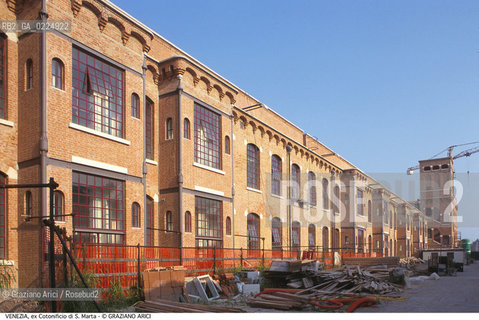 Localizzazione:..VENEZIA / DORSODURO..Oggetto:..Soggetto:..EX COTONIFICIO DI S. MARTA / RESTAURI UNIVERSITA ARCHITETTURA..Cronologia: ....Definizione Culturale:..   Autore: ....   Stile: ..   Editori/Stampatori:..   Committenza:..Materia e Tecnica:..Collocazione:..Note:..MONUMENTALE ARCHEOLOGIA INDUSTRIALE..Riproduzione Fotografica:..Graziano Arici/Rosebud2 .Copyright:..Graziano Arici/Rosebud2 .Data:..1995..Costo:..A..